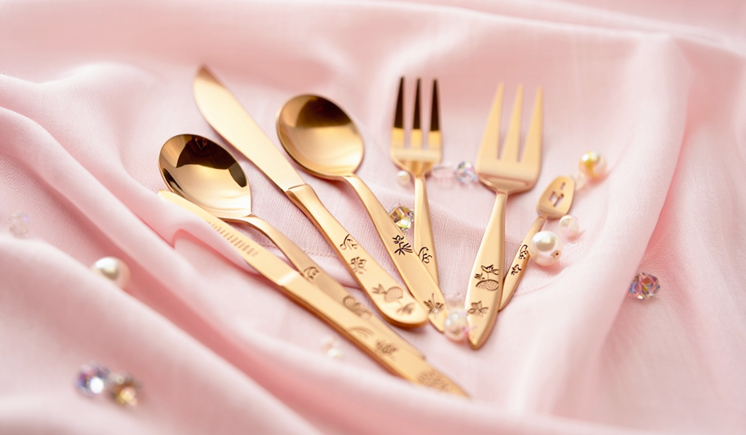 ゴールドのカトラリーセット