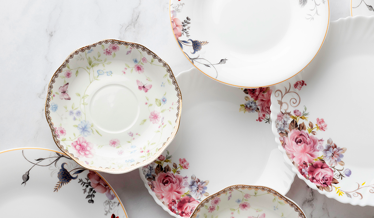 花柄の食器